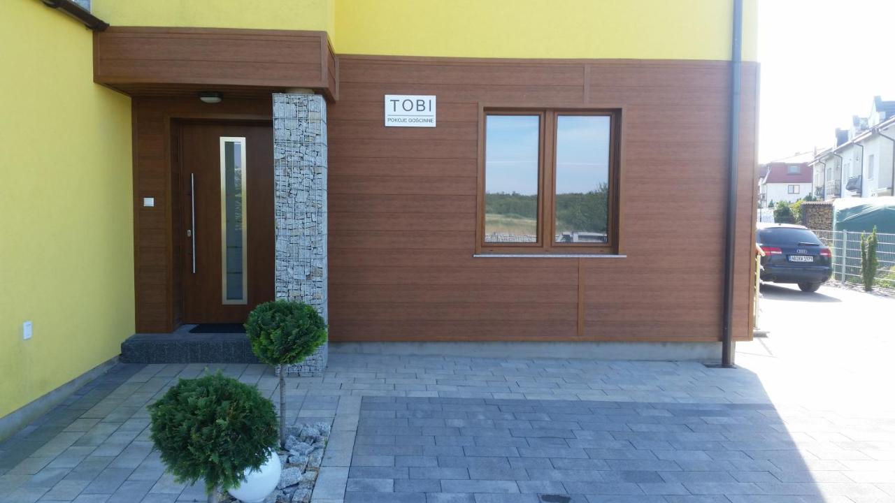 Tobi-Pokoje Goscinne Leba Exterior photo